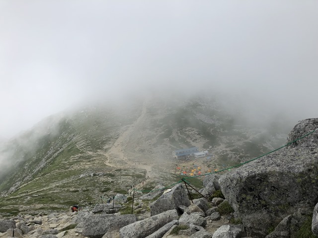 中岳から見る駒ヶ岳頂上山荘